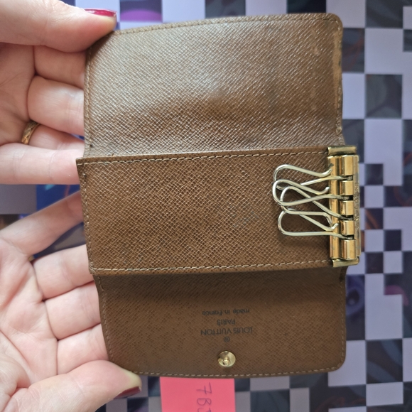Louis Vuitton Monogram 4 Keyring  Keycase - Picture 4 of 4